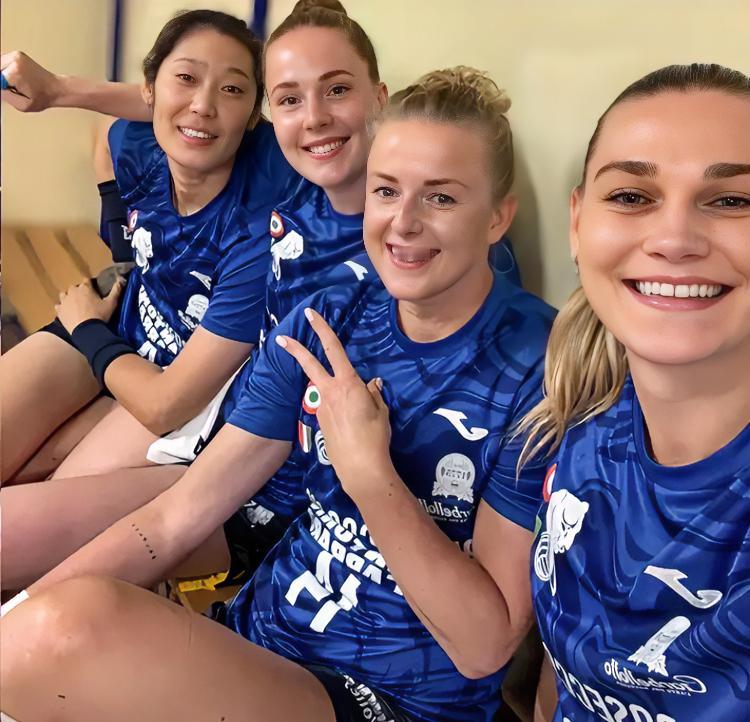 尼卡：你们三个别休了，起来救火[流泪]
第2局中后段！
沃沃什：好的好的，马上归