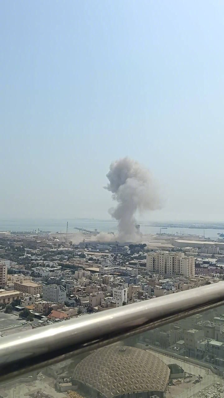 伊朗向除阿曼外的所有海湾国家发射弹道导弹。以色列宣布袭击伊朗