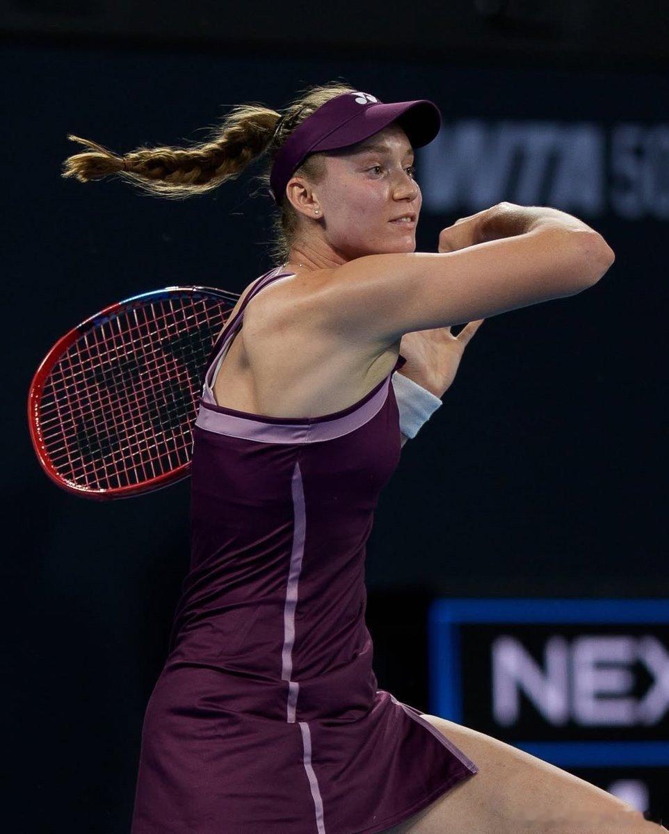 张帅vs莱巴金娜 莱巴金娜ElenaRybakina 赛后采访表示自己有很多目标