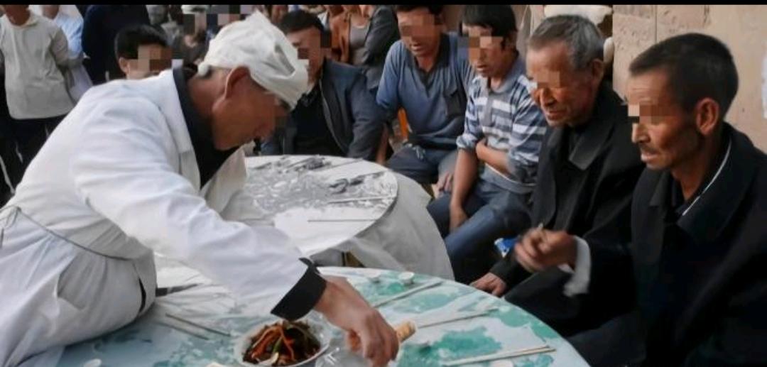陕西榆林，一男子的父亲去世，男子特意举办丧宴宴请宾客，没想到一位宾客在丧宴上醉酒