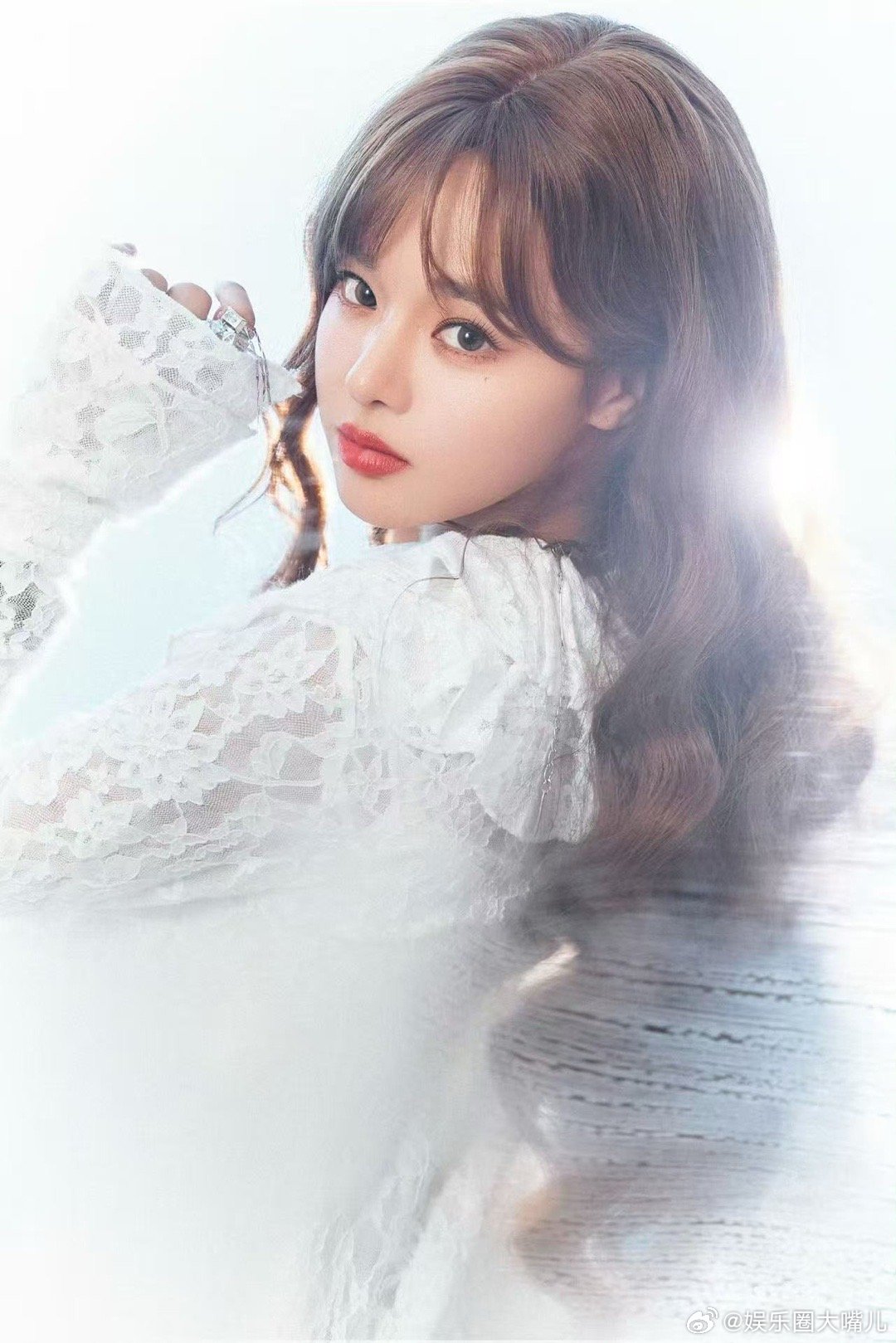 黄霄雲献唱逐玉插曲 黄霄雲的高音一出来，鸡皮疙瘩就起来了。《前路》不是那种甜腻的