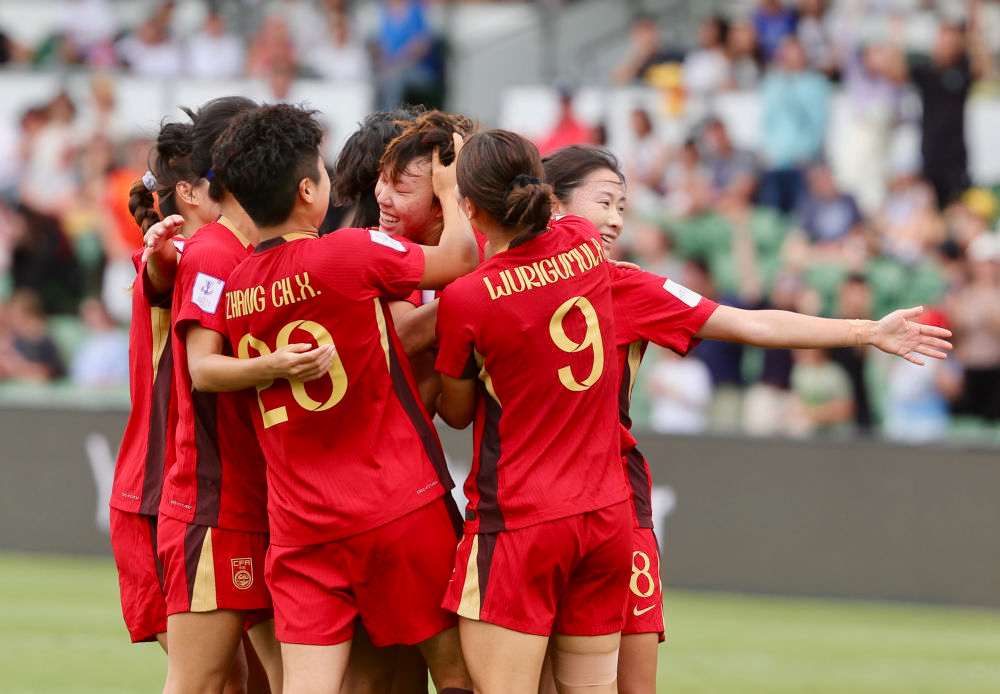 女亚冠杯：中国女足VS澳大利亚女足中国女足在本届赛事中展现出了极强的韧性。小组赛