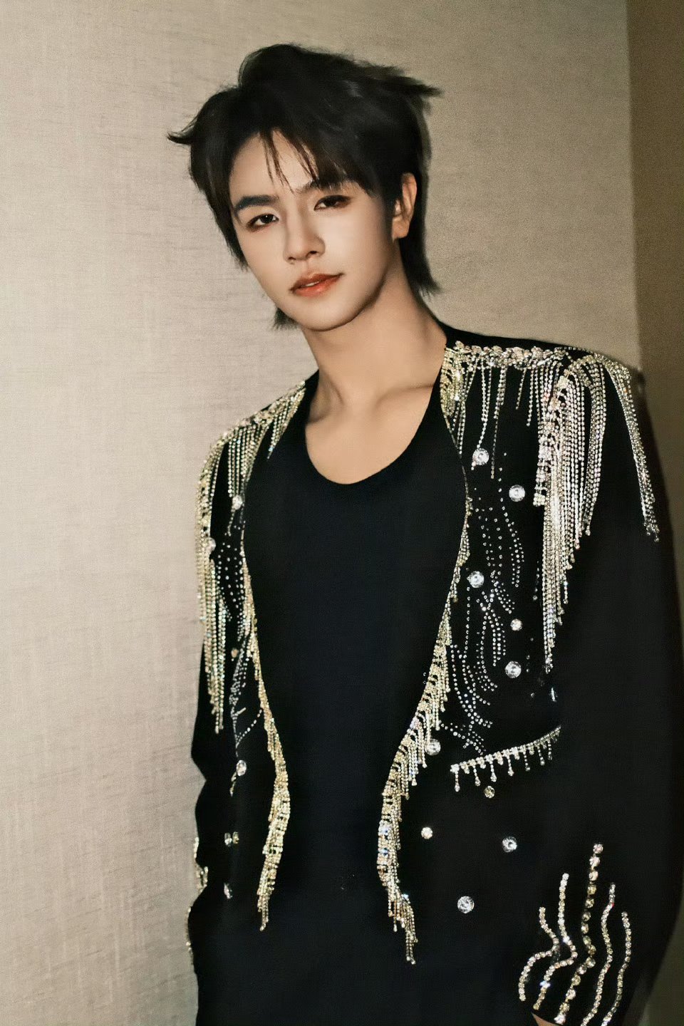 内娱也有自己的SM纯元王子浩的脸真的长在审美点上，清冷精致又高级，自带爱豆氛围感