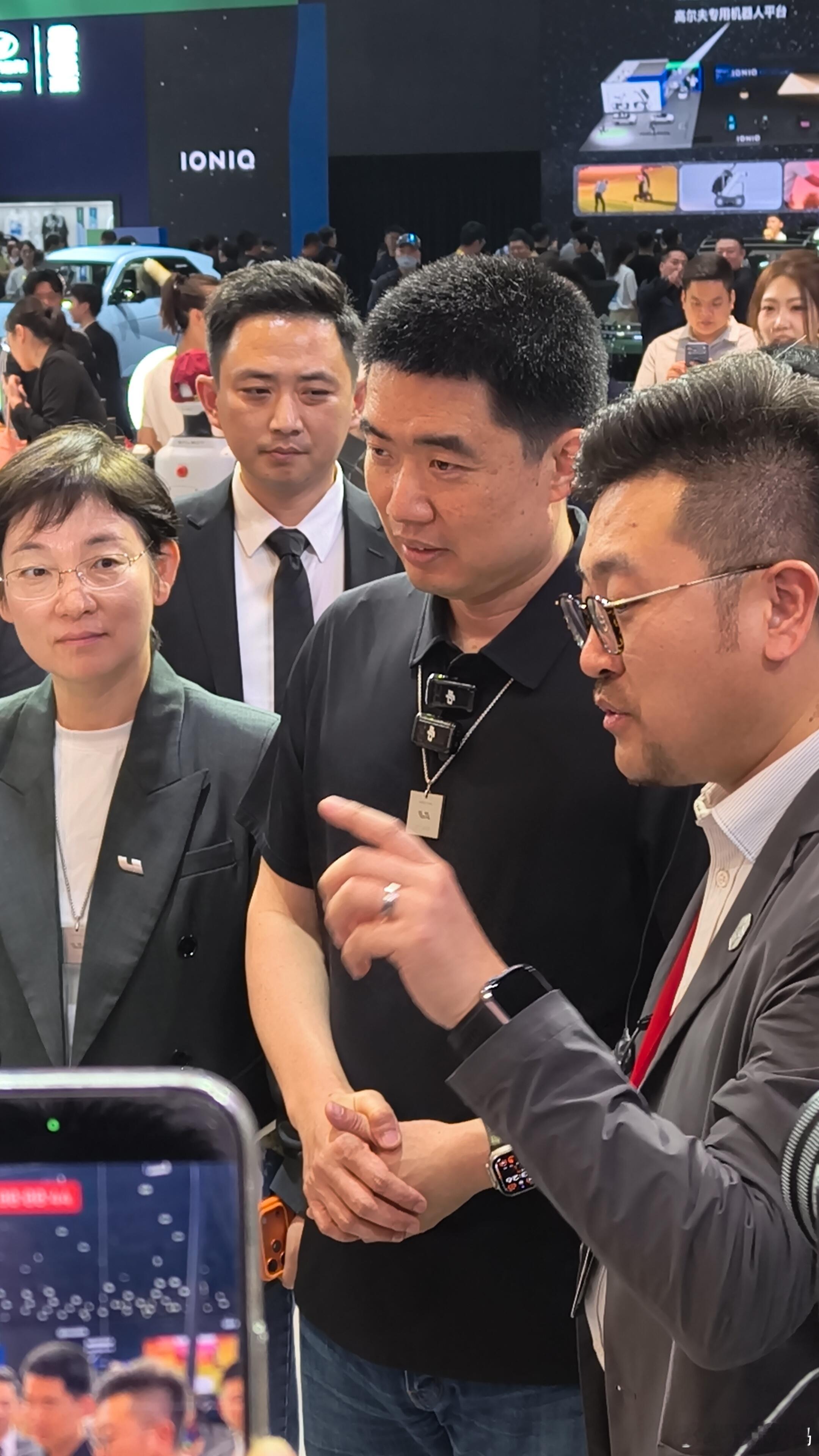 智驾数码团北京车展潮这看从北京车展媒体日回来，说几个自己看到的真实感受。展台规模