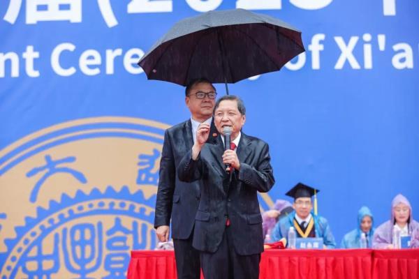 66岁王树国卸任校长离开西安交大，新职务目前还不清楚。

在西安交通大学的校园里