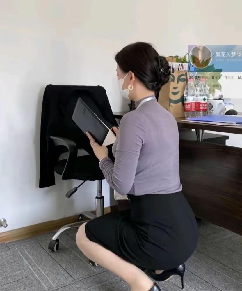 办公室日常：优雅工作，高效生活