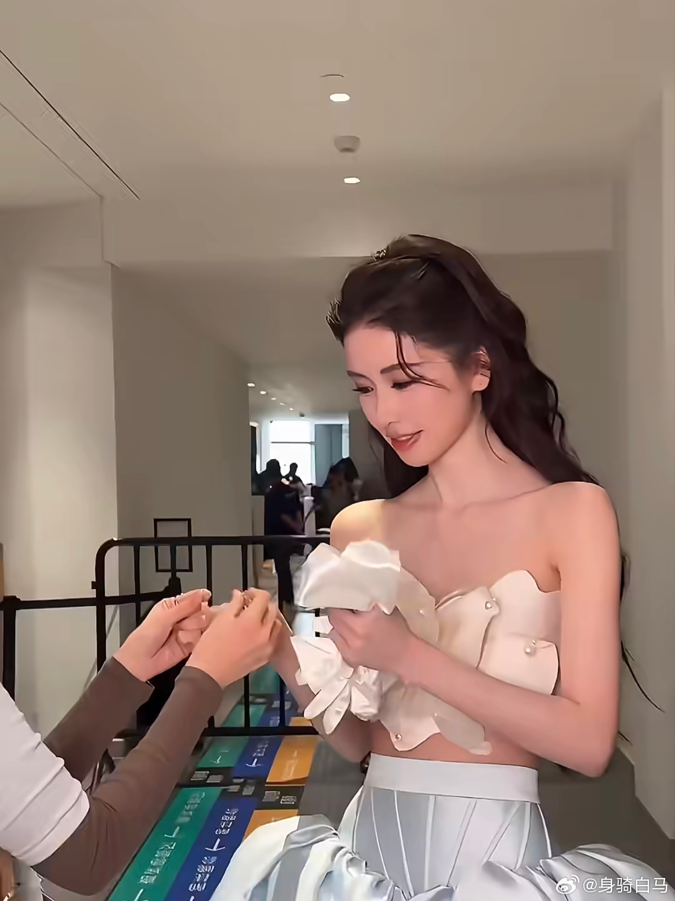 我怎么觉得方圆这个妆容更像白鹿呢方圆撞脸angelababy