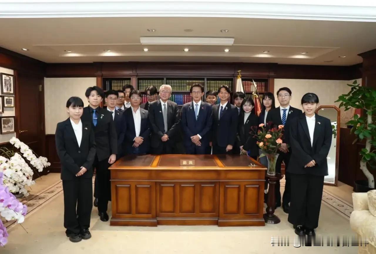 台湾民众党主席黄国昌近日率一支代表团访问日本，吃瘪了、打脸了。他们计划与高市早苗