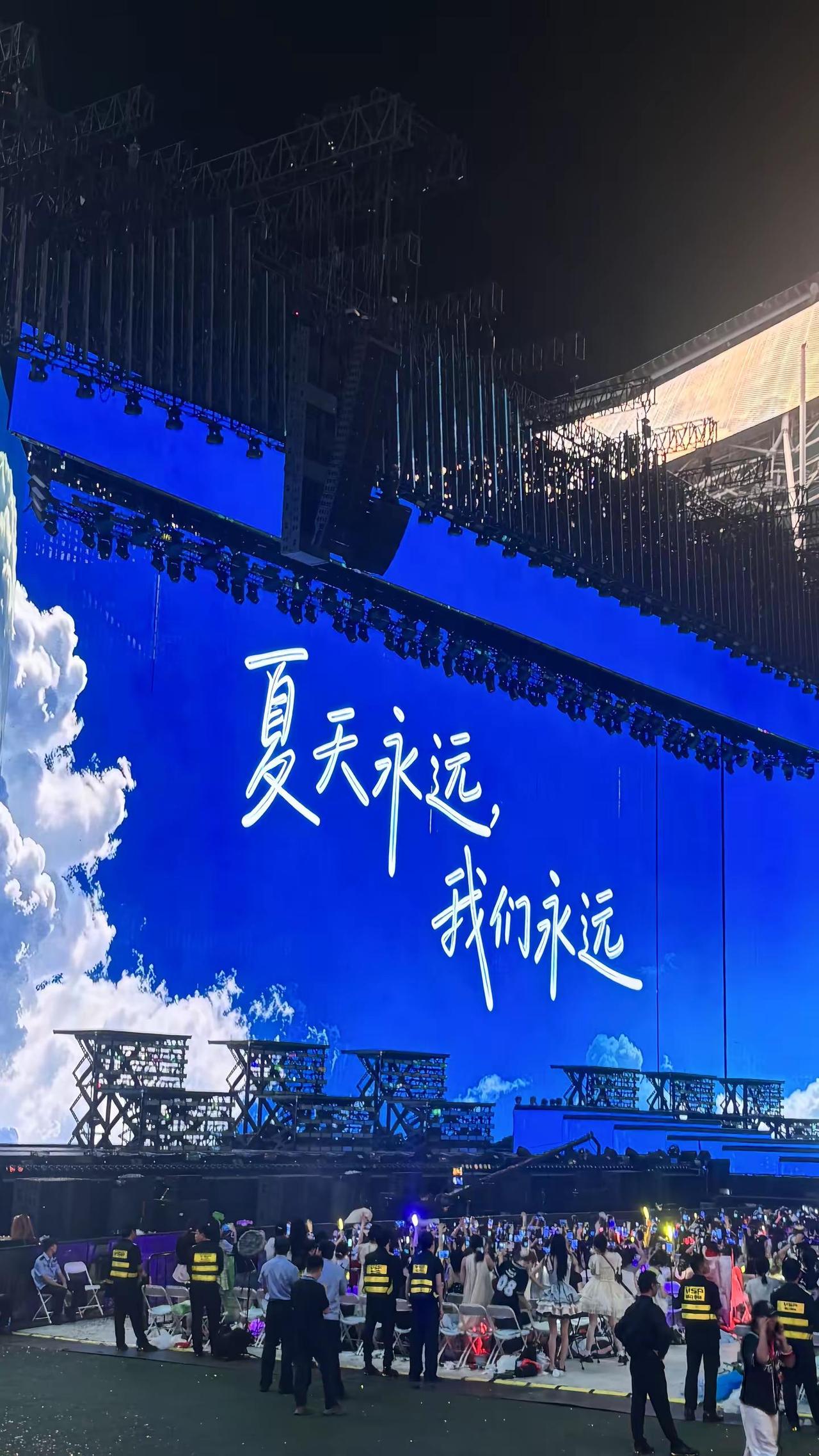 牛马就这样极限往返，当然要见面呀！线下