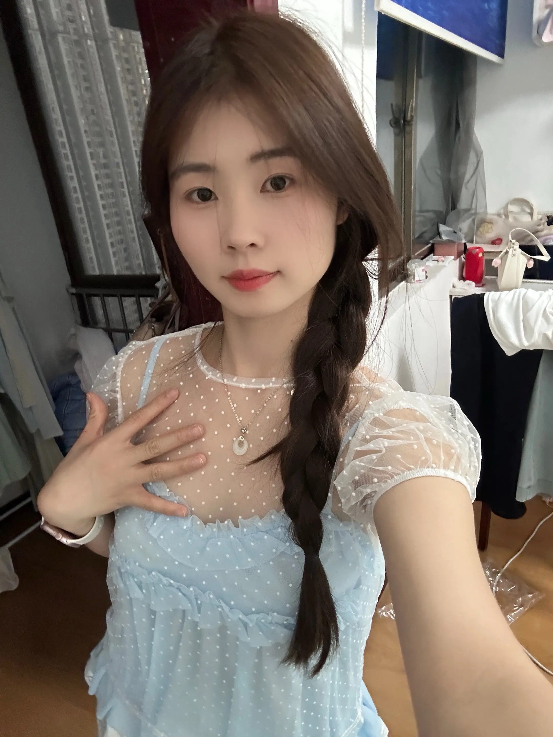 “未来聚我的那位先生，没事多练练这首歌，结婚那天唱给我听”