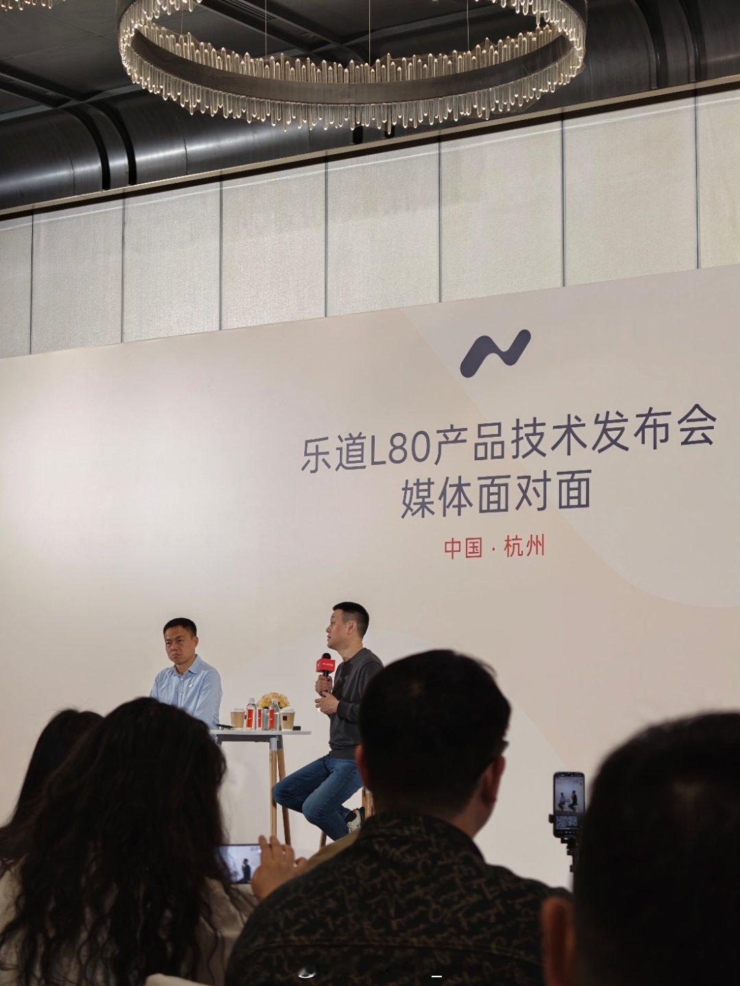羽毛哥：昨天订单情况怎么样？沈斐：比90的订单好一些斌哥：比90同期高，主要还是