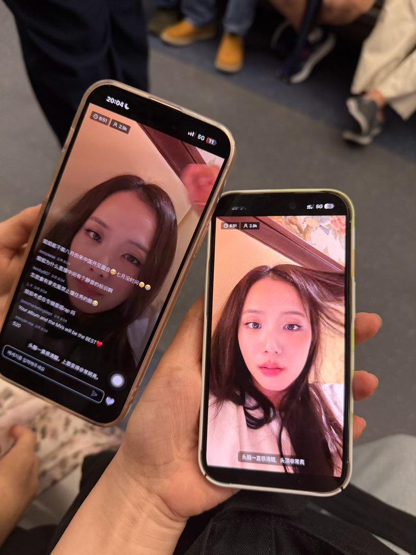 我们高铁已经赶不上了还是先看金智秀直播吧 