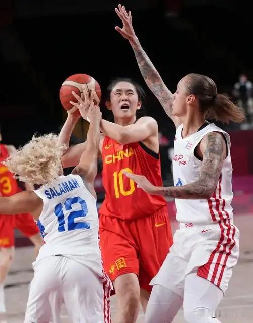 满嘴鲜血仍投进关键三分，罗欣棫如何诠释中国女篮的硬汉精神？
2026女篮世界杯附