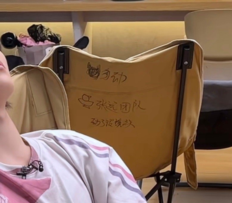 笑死我了哈哈哈哈哈哈艺人团队也搞这一套啊哈哈哈哈哈哈哈哈哈笑死我了 ​​​