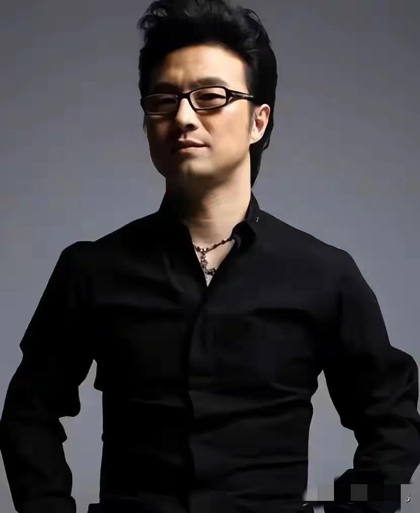汪峰的520表白，汪峰承认了与李巧的恋情，这对李巧来说，是幸福的，这爱情来了，她