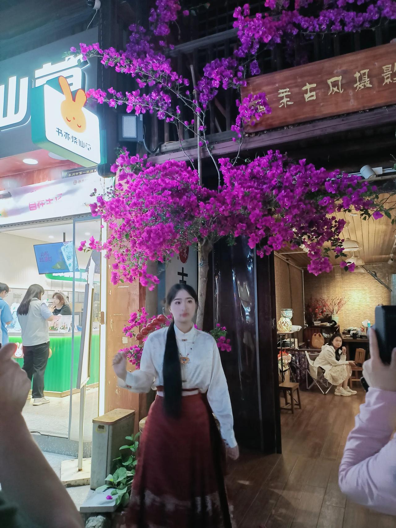 五一小长假第一天，零陵古城人山人海，热闹非凡。