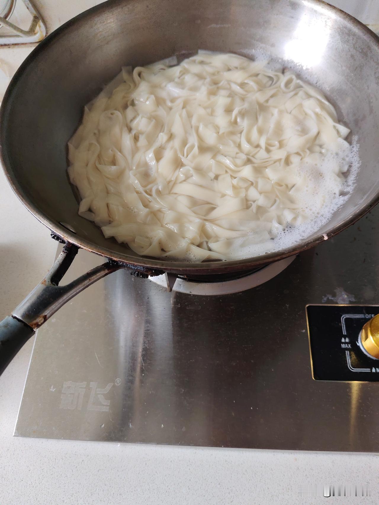 晒出我的今日美食面条煮成这样子，是什么情况？条友们也有这样的吗？