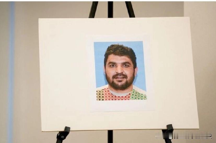 国土安全部部长称美国国民警卫队枪击嫌疑人是激进分子。
路透华盛顿11月30日电—