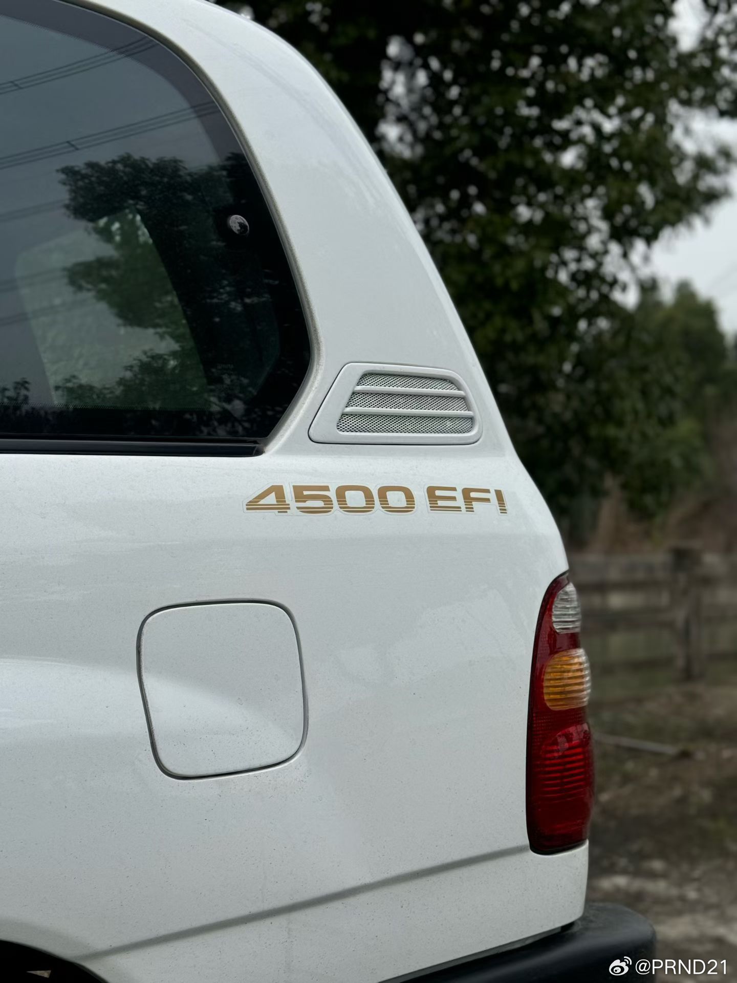 在PYQ里看到的，漂亮的FZJ105牛头越野小汽车……妇科聊汽车常识