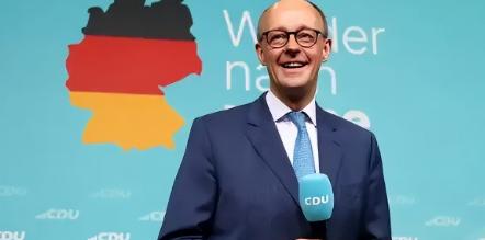 西方集体倒戈，终于明白再不向中国靠拢，等来的只有死路一条！

麻烦看官老爷们右上