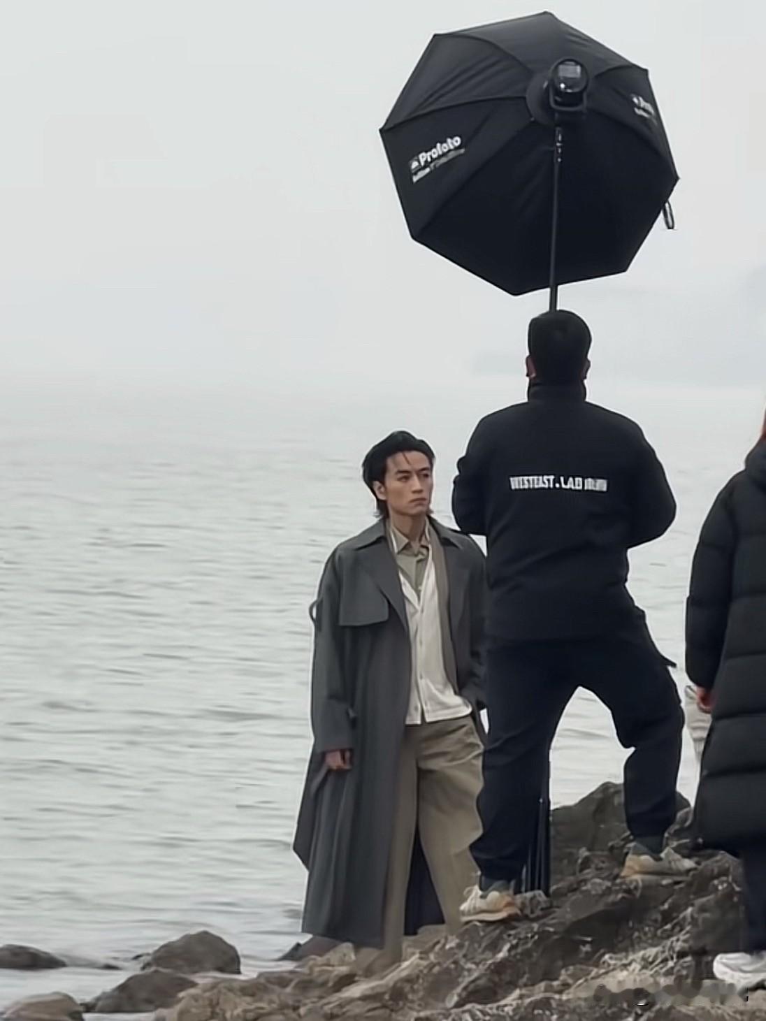 生图状态直接拉满，颜值超能打，不愧是我们合肥走出去的男神！镜头里的他气场全开，镜