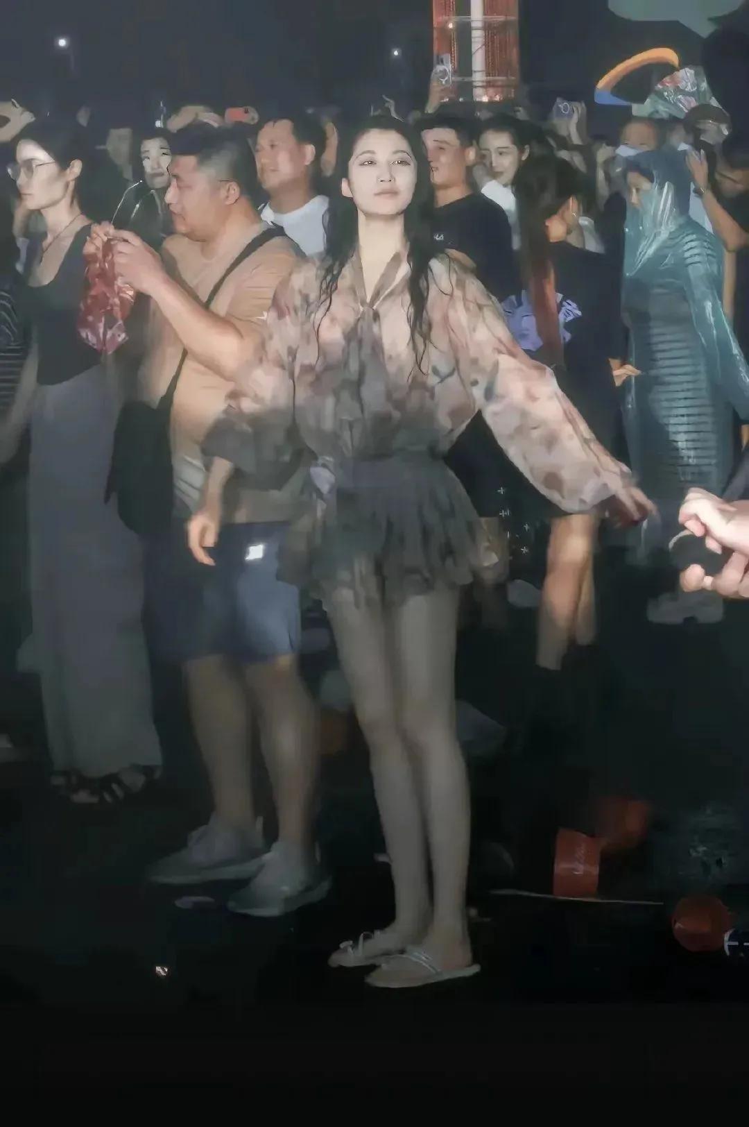 站哪都是焦点，天生主角！