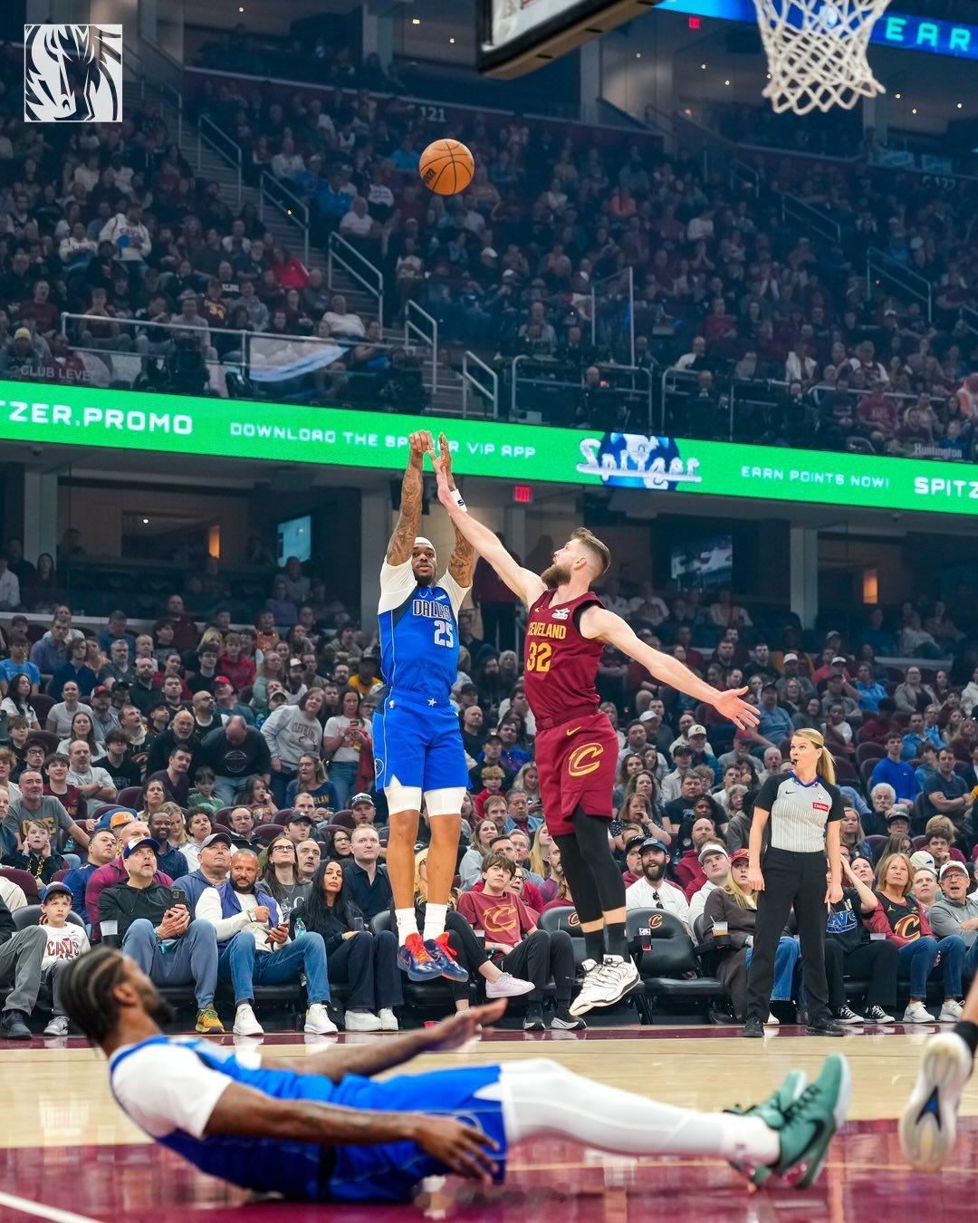 【P.J.】我认为我们今晚特别强调了要团结一致，努力打球，无论结果如何，我觉得我