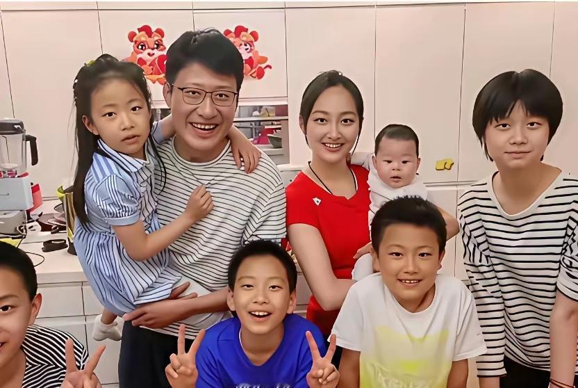 晒图笔记大赛夫妻俩颜值超高，丈夫帅气、妻子貌美，堪称荧幕神仙搭配！最让人惊叹的是