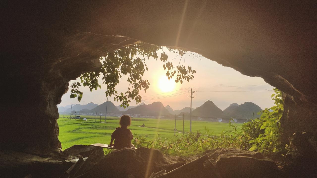 现在的农村风景怎么都这么美？昨天路过一个路边的岩洞，发现利用洞口进行框架构图很美
