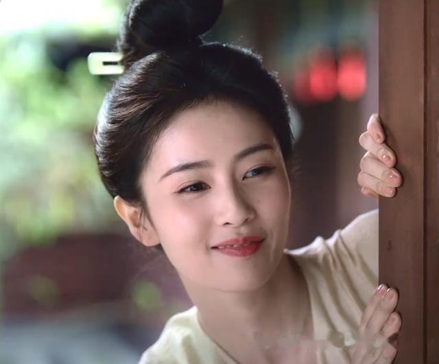 白鹿新剧首播，表情出戏演技油腻，看了4集我想说：还是别演戏了 