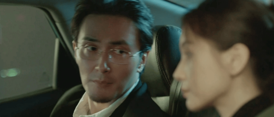 高伟光熟男苏感 金丝眼镜后面那双眼睛，明明在笑，可你总觉得他什么都看透了。高伟光