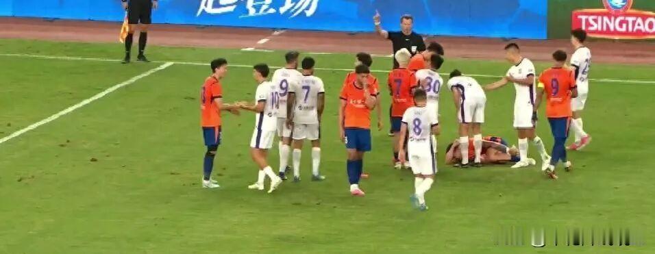 2-1泰山队绝境大逆转，克雷桑长途奔袭天津自摆乌龙
 
 北京时间2026年8月