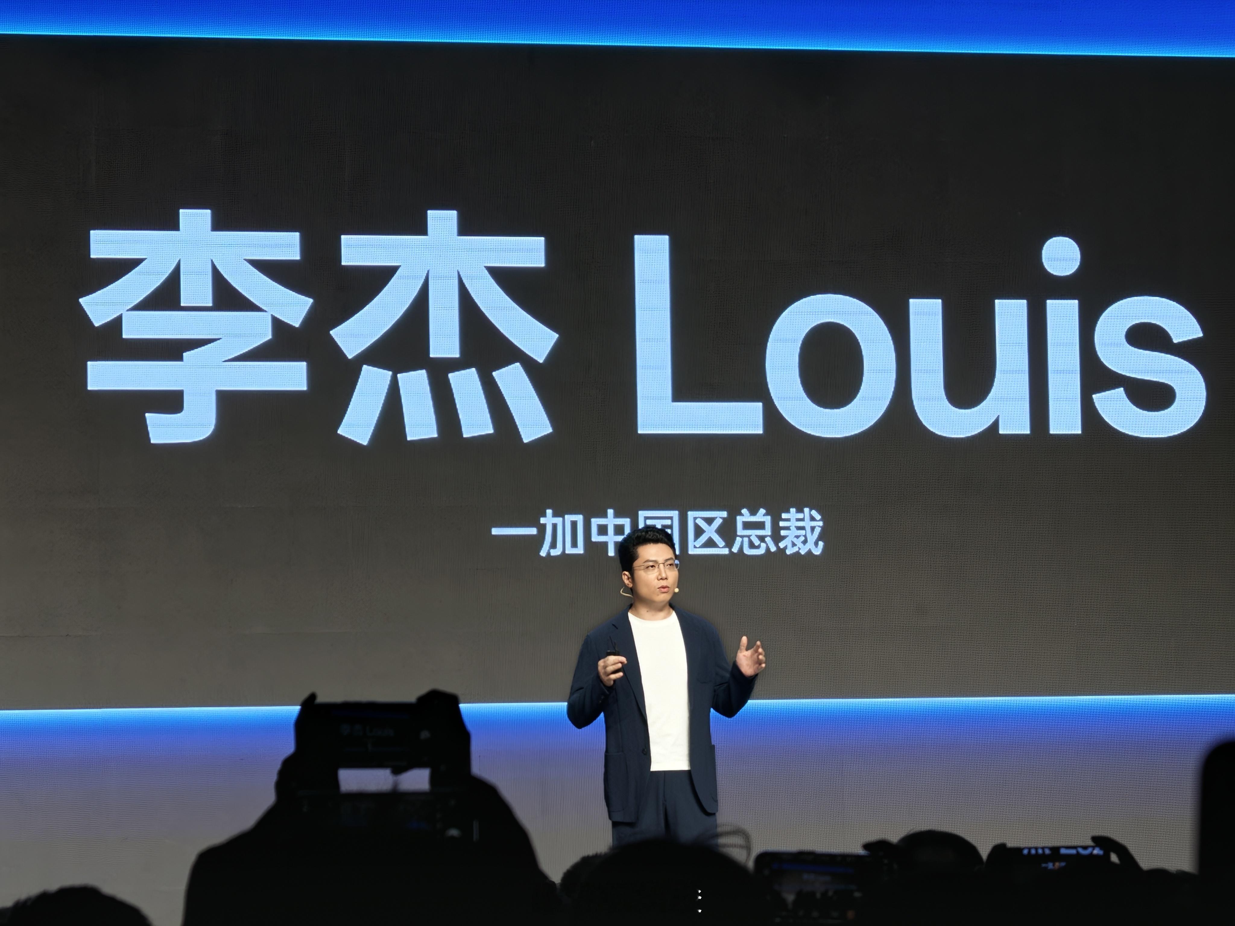 从一加7 Pro的第一块高刷屏（90Hz），到现在的165Hz，一加和BOE一直