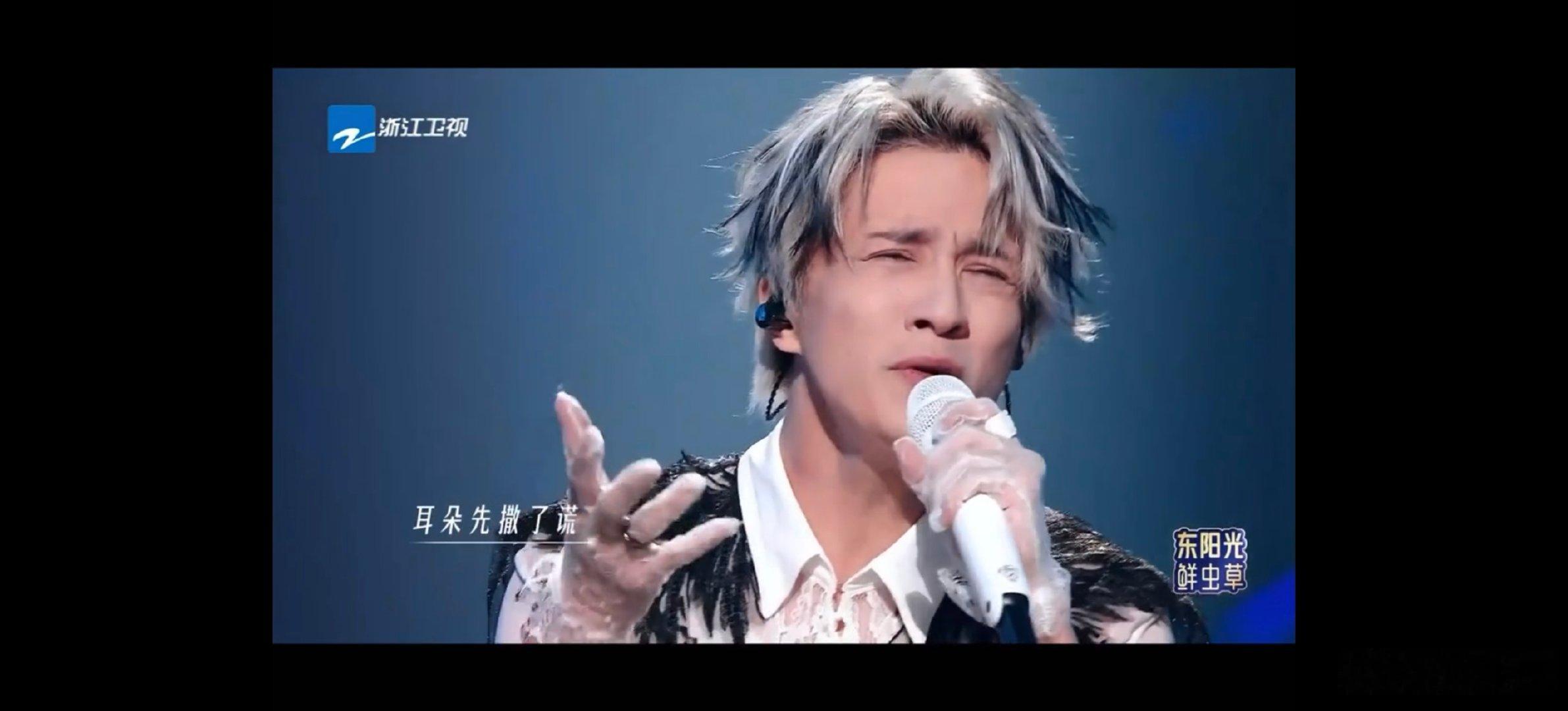薛之谦上音综自带乐队薛之谦蕾丝手套太痛了真的这个迟迟！！谁给薛之谦搭的类似手套啊