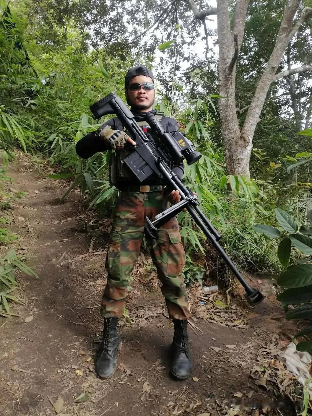 手持QBU10的柬埔寨狙击手