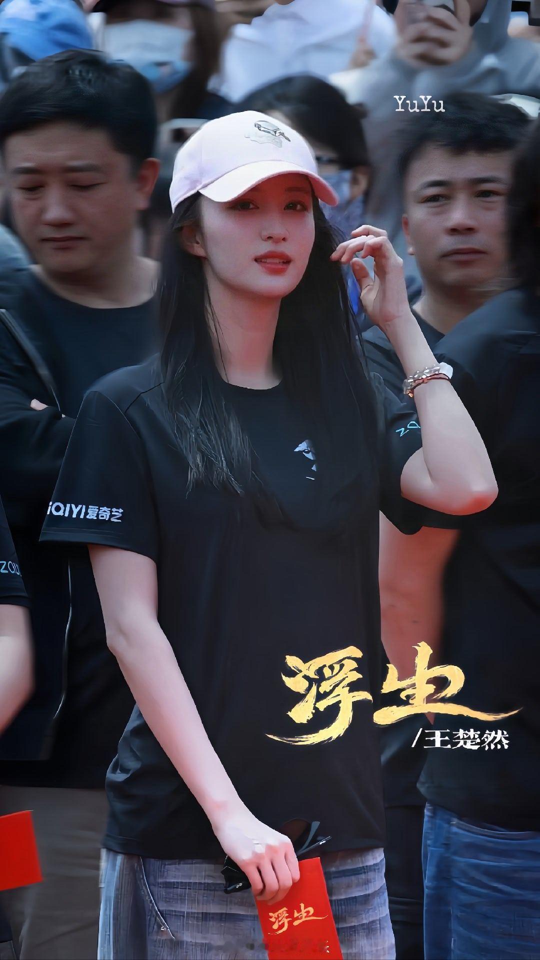 王楚然让粉丝摸到下巴了  超宠粉的船儿 