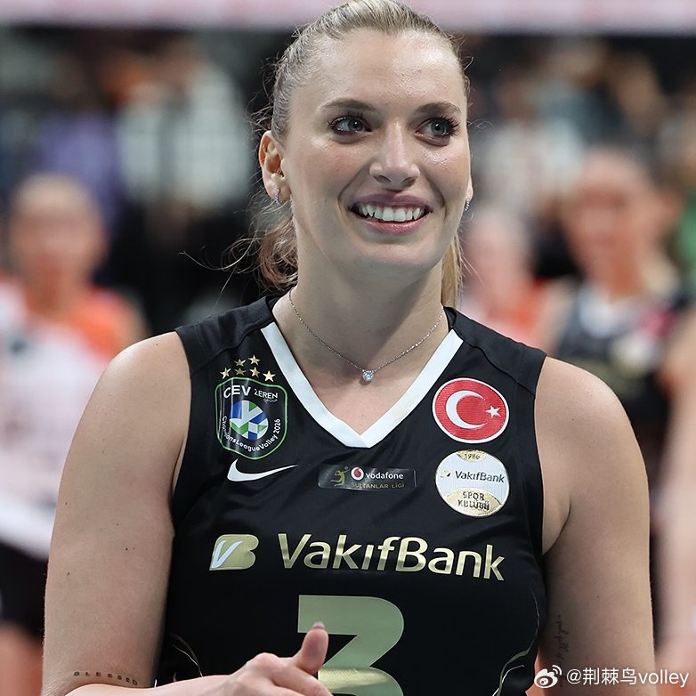 奥兹巴依赛后就红牌判罚表示：关于裁判的判罚，我不想再多说什么，毕竟比赛已经结束了