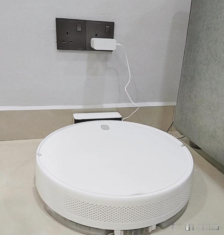 说句不中听的话：扫地机器人过保就坏，这锅真不能全甩给厂家！

最近"扫地机过保即