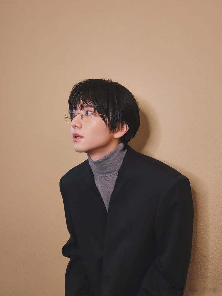因为最近在看南部档案，所以每次ig刷到李光人的时候都觉得：哇，好神奇，然后点进主