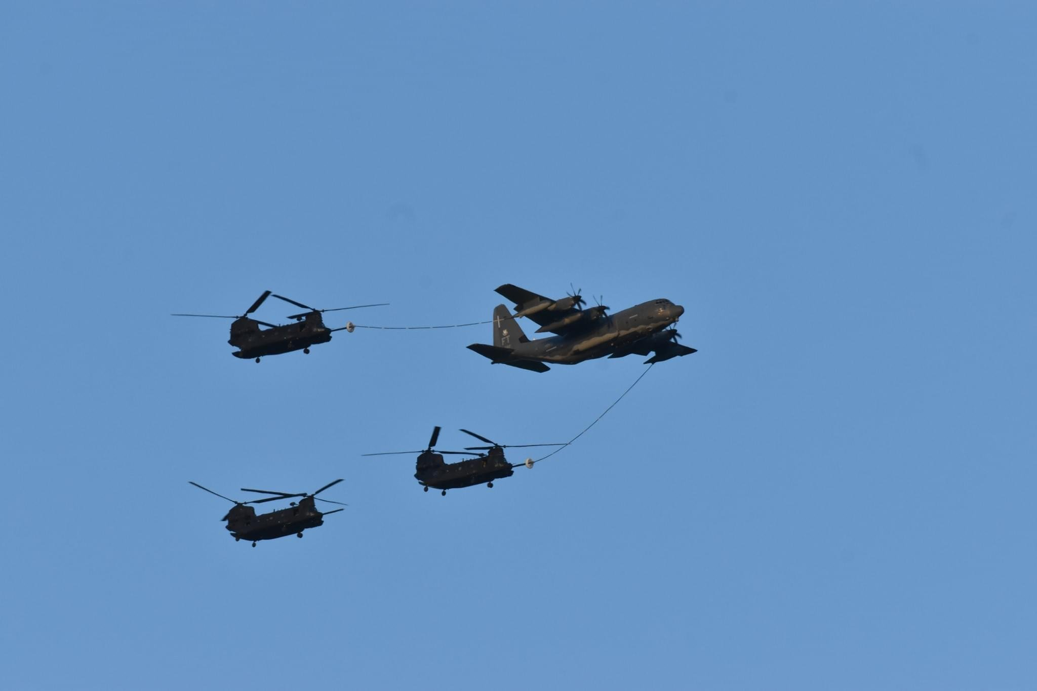 有了Y-15，直升机加油也要提上日程了吧 