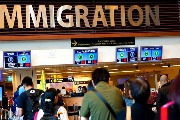 加拿大超过一百万印度人，合法身份即将清零。但他们没买机票回家，反而在多伦多周边的