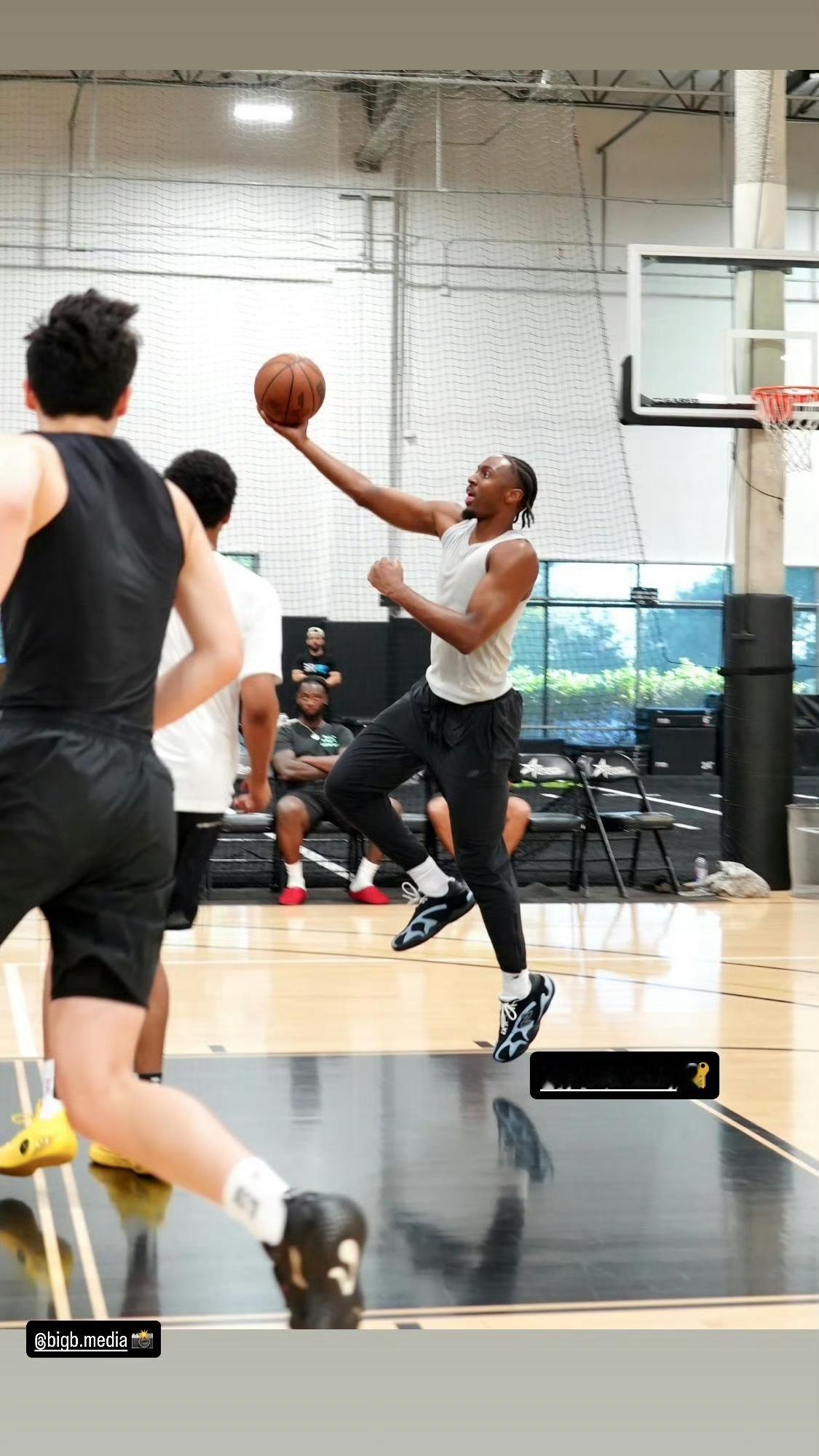 杨瀚森在洛杉矶特训，对位科洛克🏀8月中旬回国备战世预赛。马克西、迈尔斯-布里奇