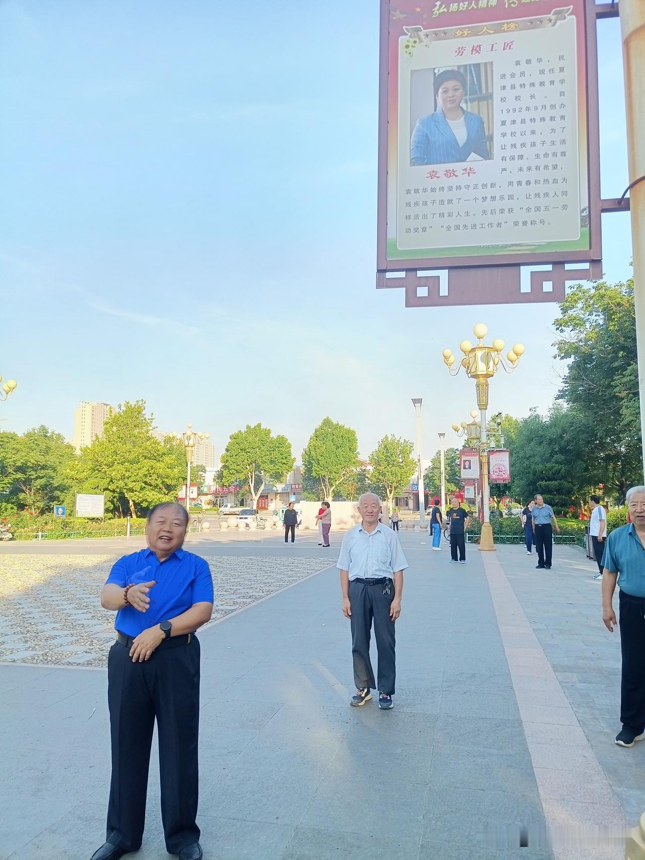 走在大街上，随时可见外卖小哥骑着摩的从你身边掠过。据说全国已有2000万名这样铁