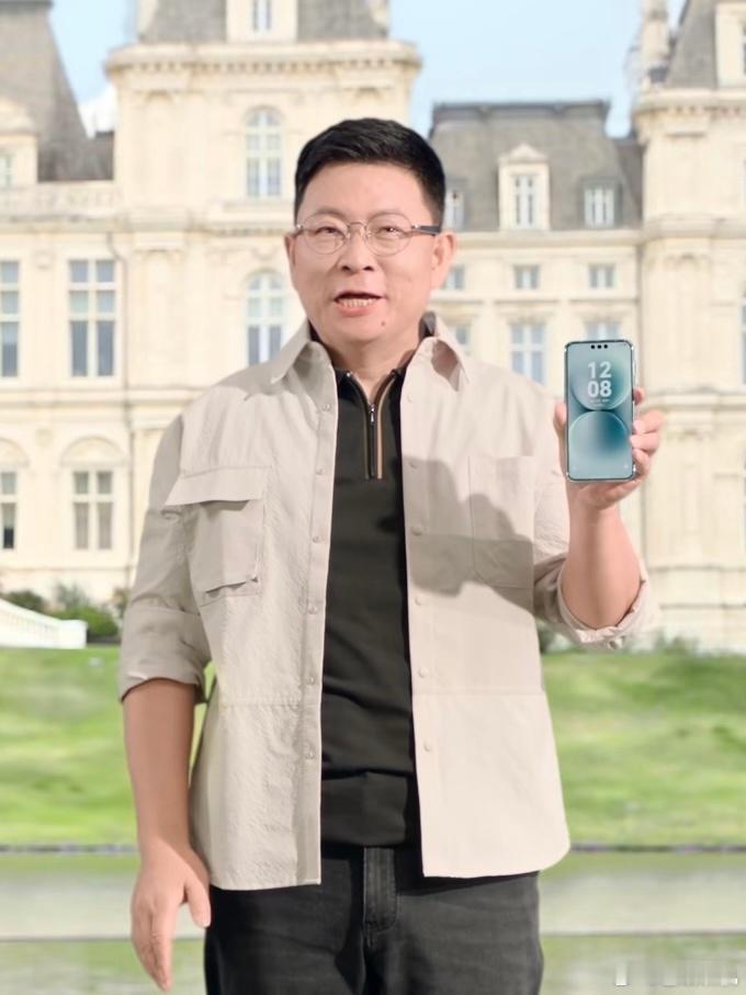 正面边框看着挺窄啊，双层OLED应该也用上了，亮度有惊喜。 