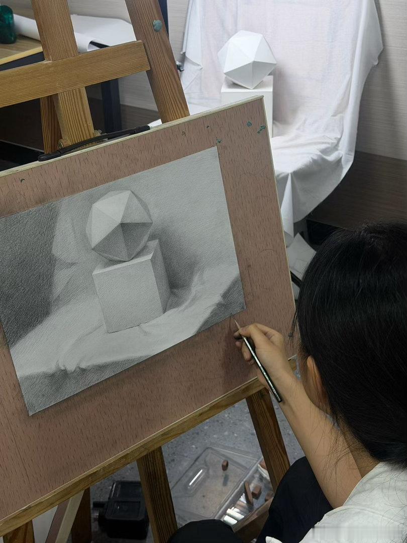 央美附中新高一近期练习，下一张画柱头走起～ 