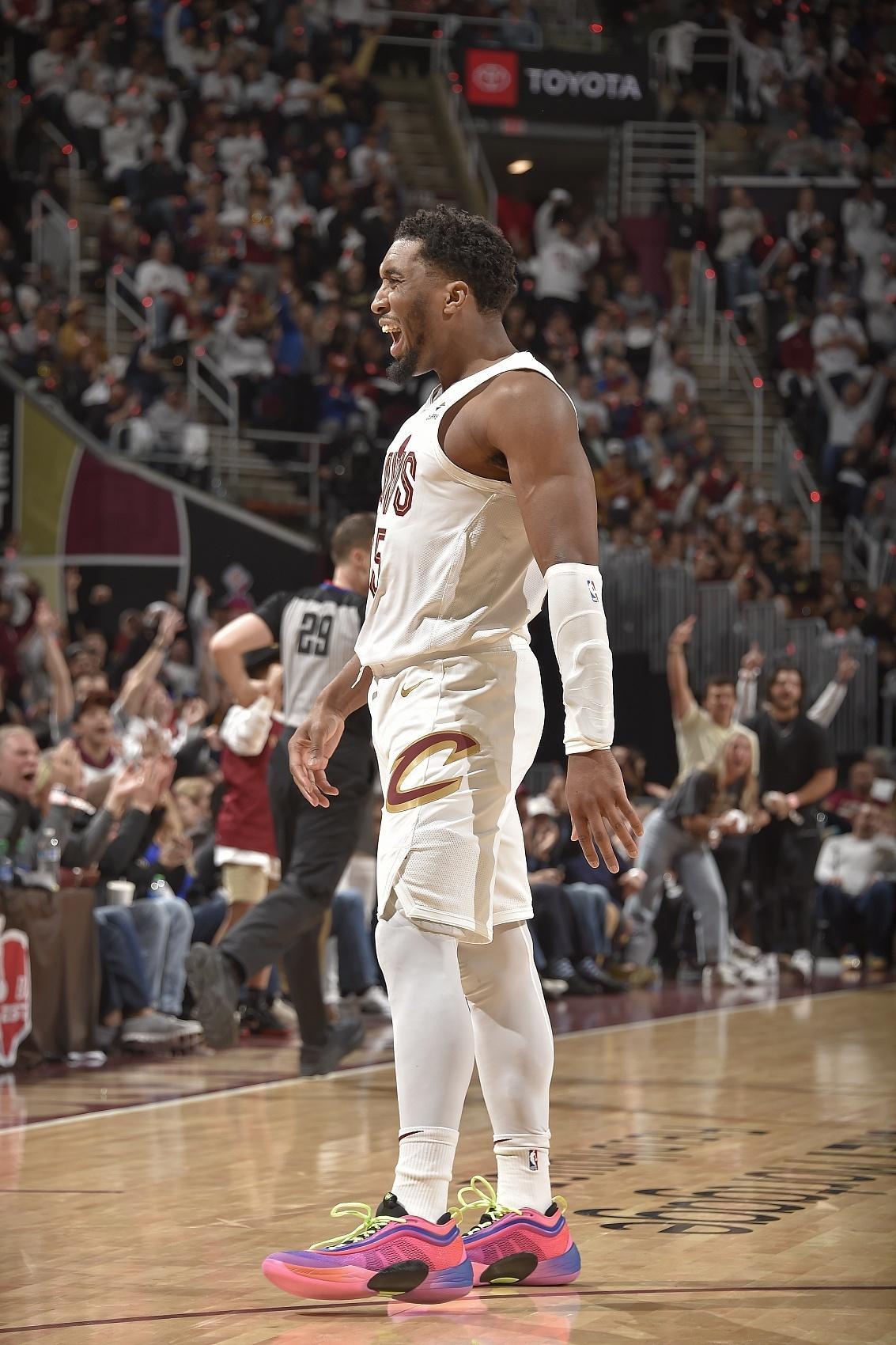 米切尔6代战靴，颜值如何？#米切尔# ​​​