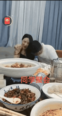 网上传得火热的长沙同学聚会男女搂抱事件让夫妻之间再无信任，最终将毁了两个家庭，一