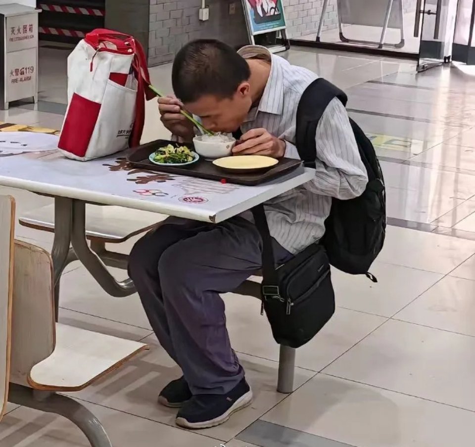 自媒体救了韦东奕一命？当 “韦东奕牙掉光” 热搜刷屏时，谁能想到这竟是场“意外救