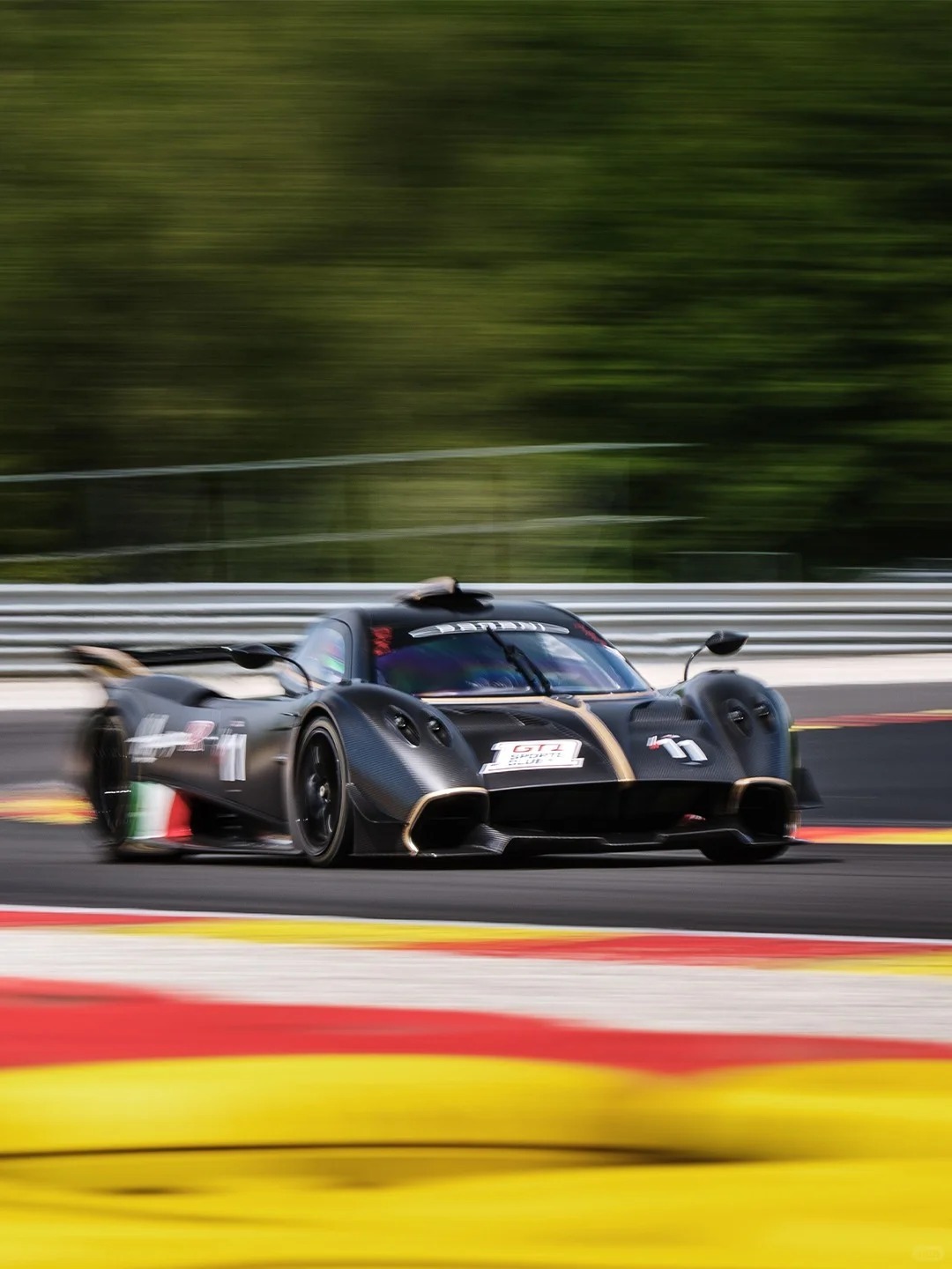 Huayra R 和 Huayra R Evo Roadster，个个极品绝美车