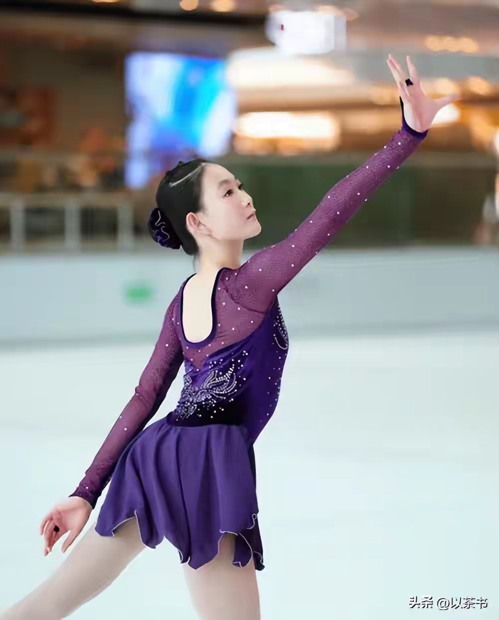李小鹏女儿发育太猛！身材凹凸曼妙惹人羡慕，如今已成父亲的骄傲 